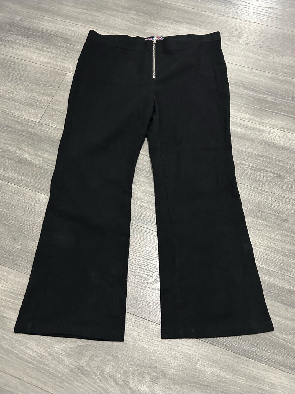 Urban Outfitters Black cropped Wide Leg Zip-Front Pants Size 10 Midrise